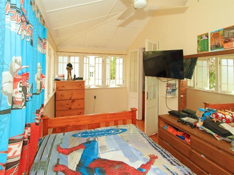 69 Livingstone Street, Berserker QLD 4701