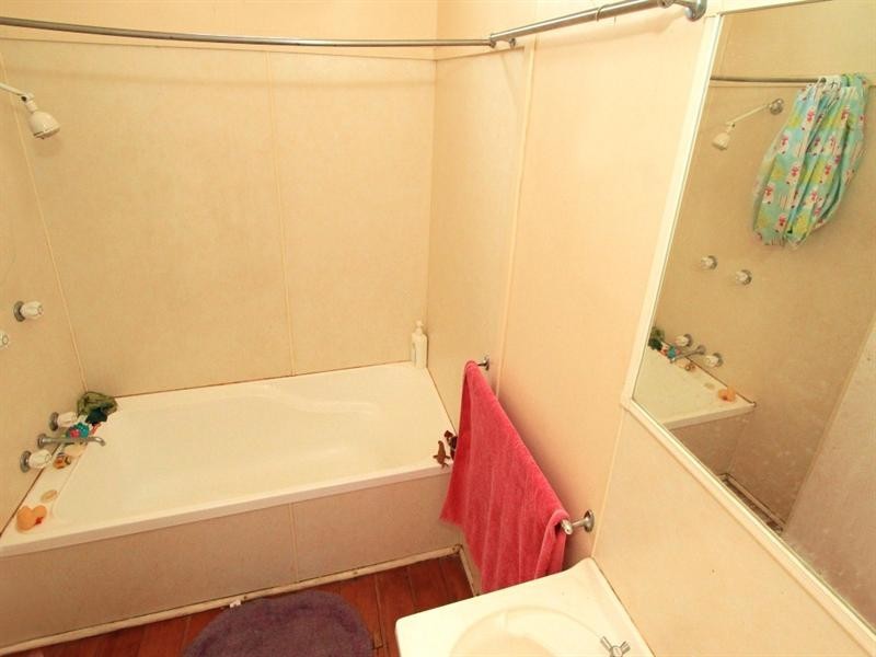 69 Livingstone Street, Berserker QLD 4701