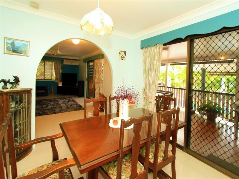 7 Schlencker Drive, Glenlee QLD 4711