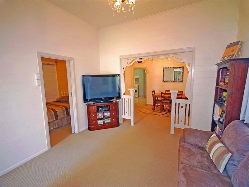 57 Lakes Creek Road, Berserker QLD 4701