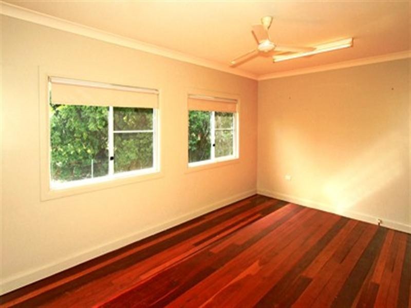 8 White Street, Park Avenue QLD 4701