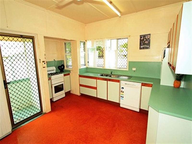 18 Wilmington Street, Kawana QLD 4701