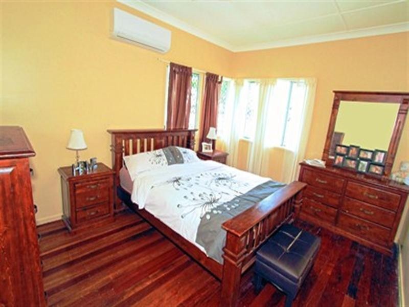 18 Wilmington Street, Kawana QLD 4701