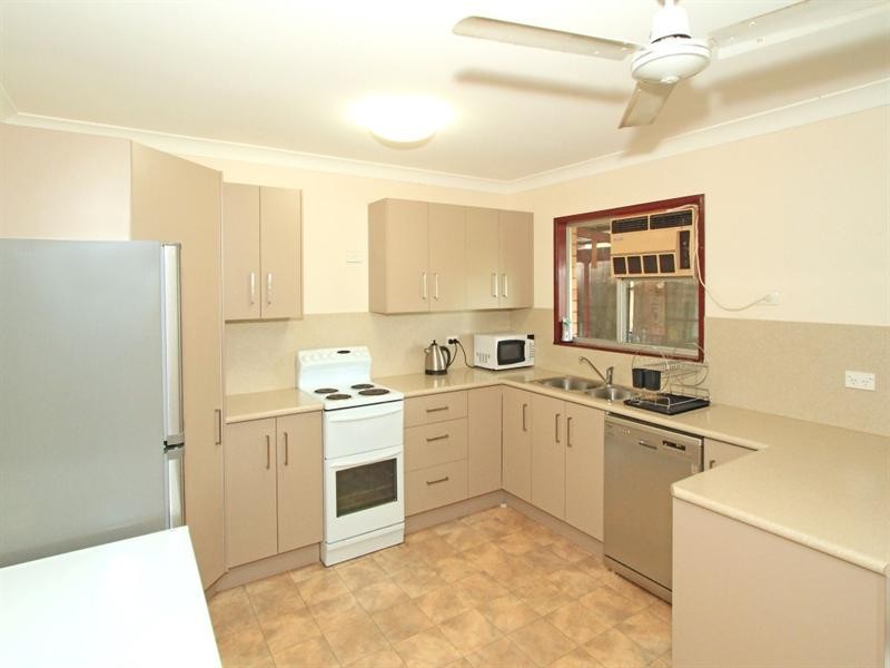 16 Harwood Street, Park Avenue QLD 4701