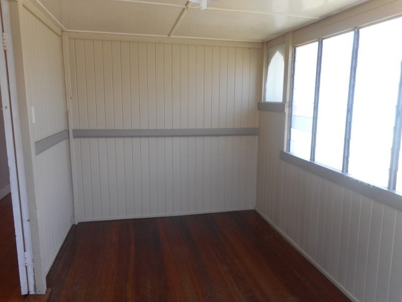 69 Livingstone Street, Berserker QLD 4701