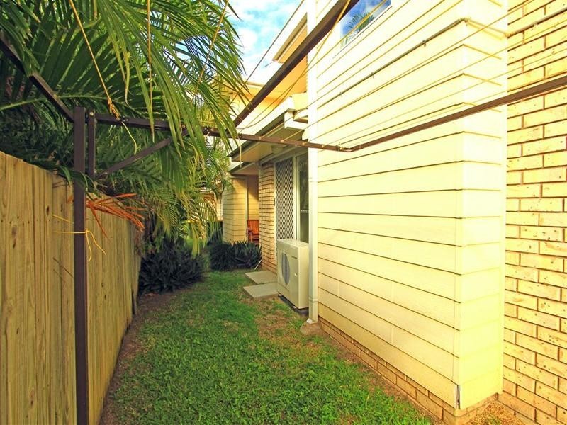 2/374 Limpus Street, Frenchville QLD 4701