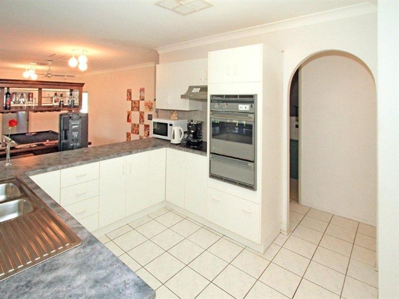 10 Rees Jones Close, Frenchville QLD 4701