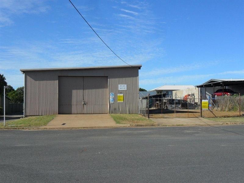 17 South Street, Depot Hill QLD 4700