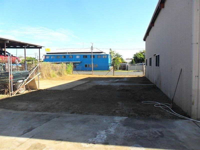 17 South Street, Depot Hill QLD 4700