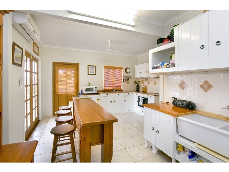 8 King Street, The Range QLD 4700