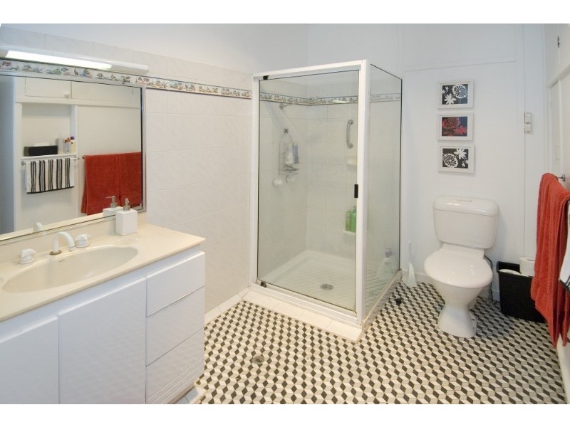 8 King Street, The Range QLD 4700