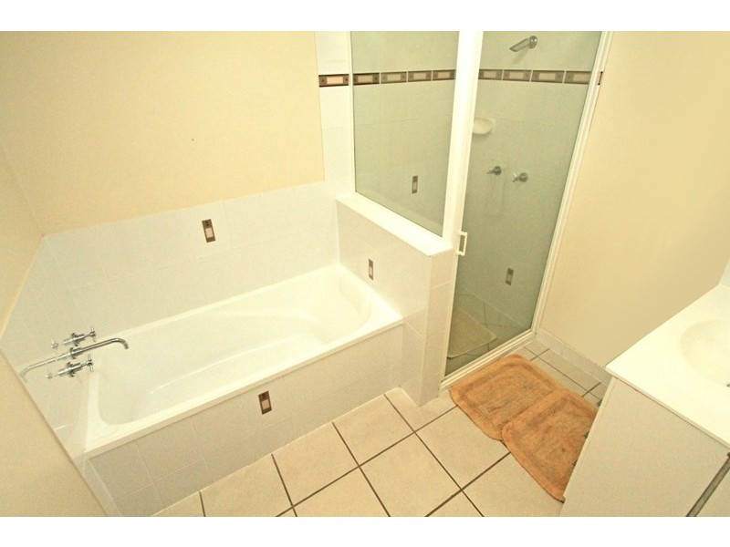 11 Riley Drive, Gracemere QLD 4702