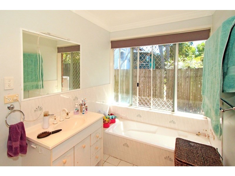 76 Limpus Avenue, Keppel Sands QLD 4702