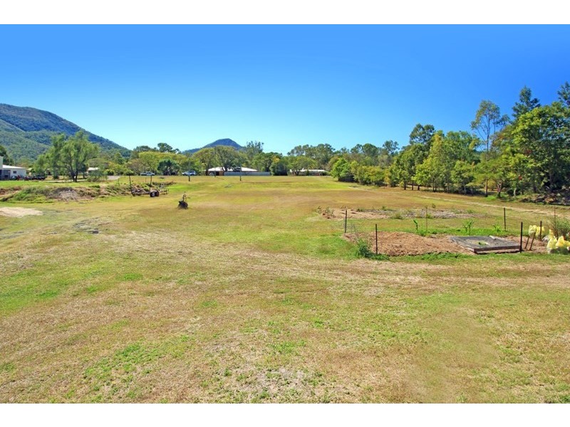 105 Emu Park Road, Nerimbera QLD 4701