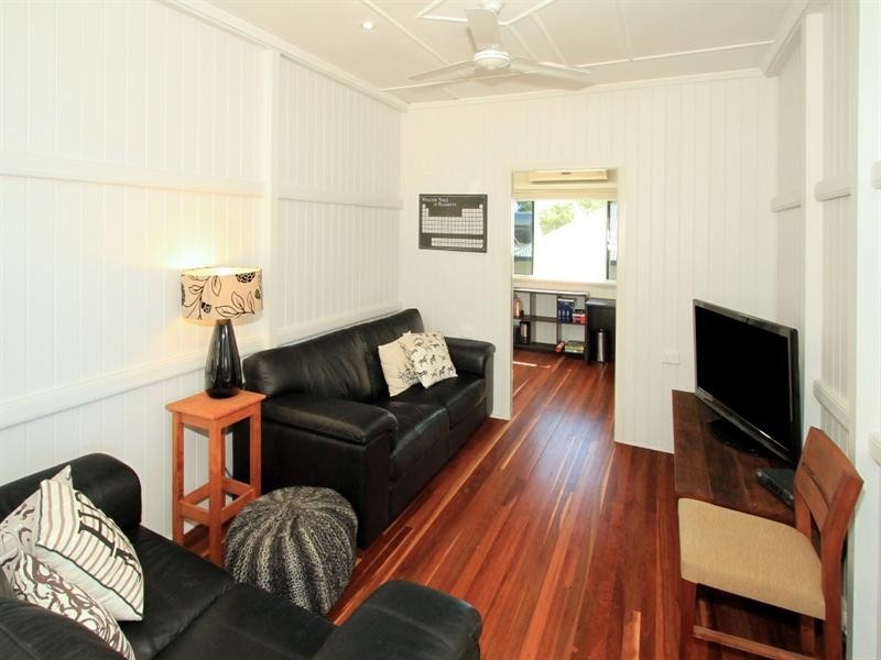 9 Barambah Street, Wandal QLD 4700