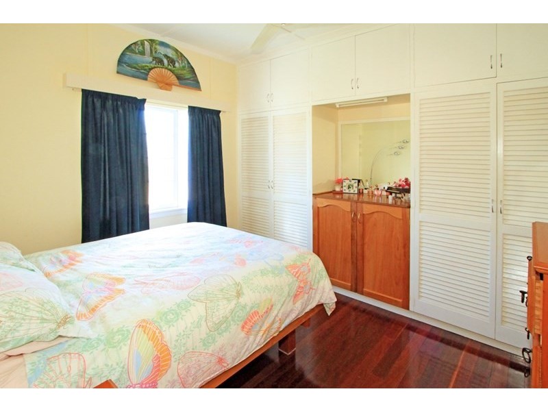 32 Thackeray Street, Park Avenue QLD 4701