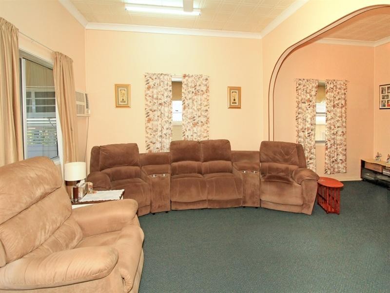 27 Hogan Street, Park Avenue QLD 4701