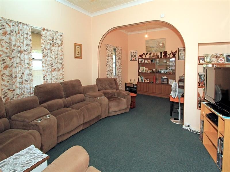 27 Hogan Street, Park Avenue QLD 4701