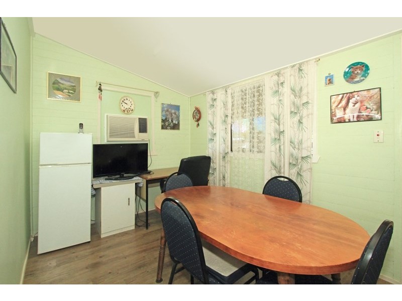 27 Hogan Street, Park Avenue QLD 4701