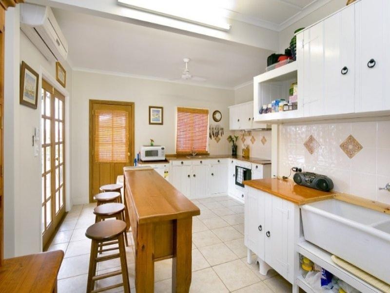 8 King Street, The Range QLD 4700