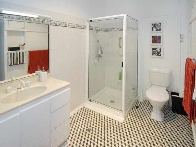8 King Street, The Range QLD 4700