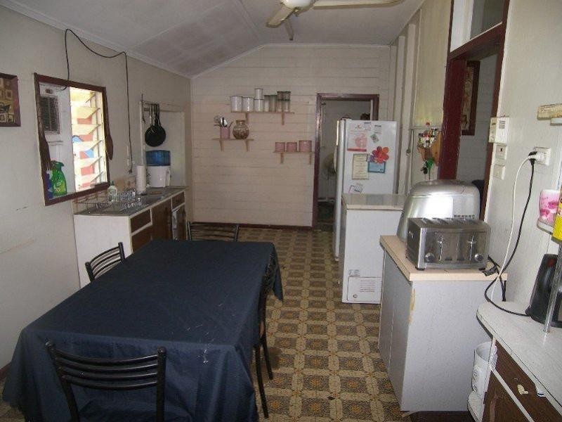 30 Medcraf Street, Park Avenue QLD 4701