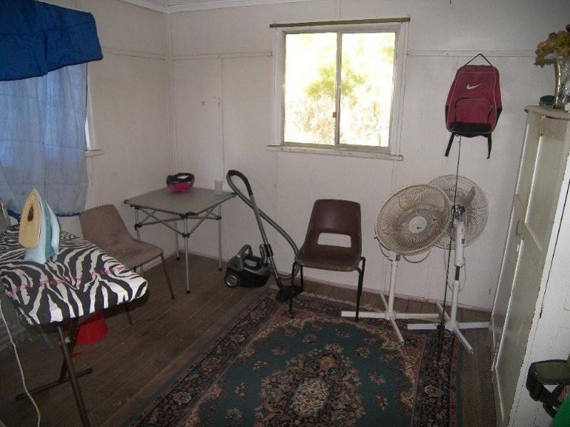 30 Medcraf Street, Park Avenue QLD 4701