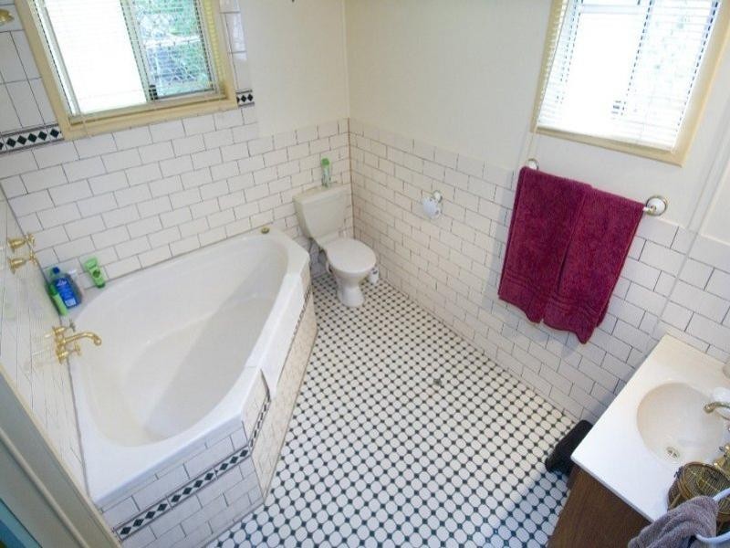 36 Ross Street, Allenstown QLD 4700