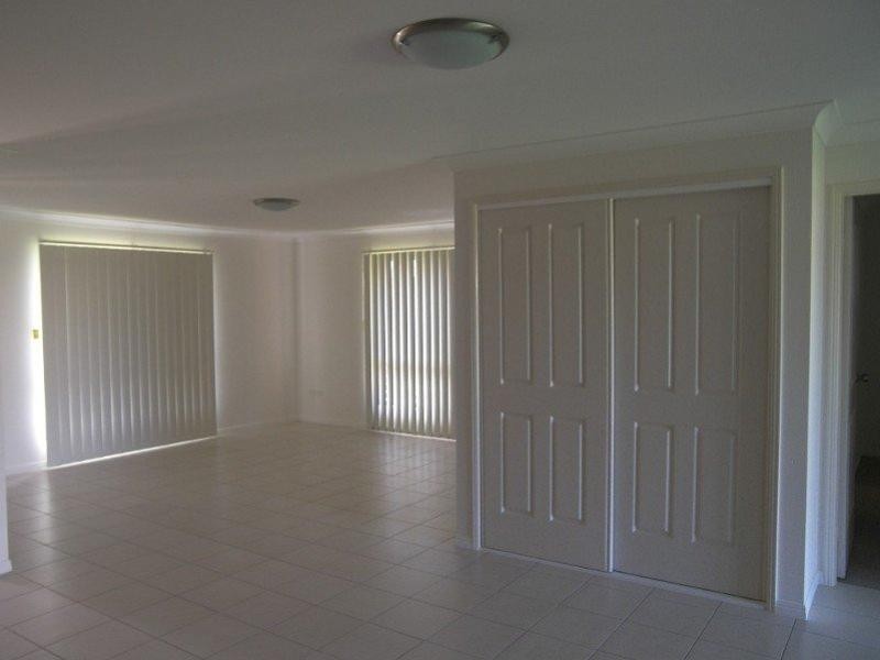 15 Rosella Drive, Gracemere QLD 4702