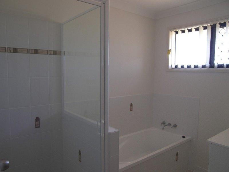 15 Rosella Drive, Gracemere QLD 4702