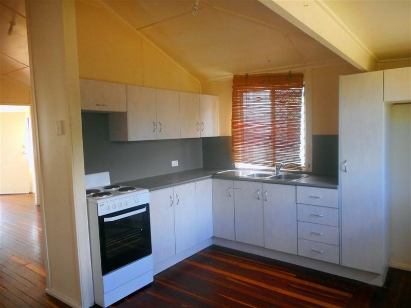 6 Tung Yeen Street, Park Avenue QLD 4701