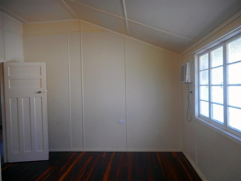 6 Tung Yeen Street, Park Avenue QLD 4701