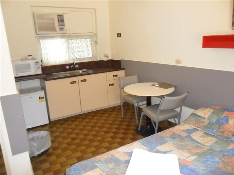 100 Gladstone Road, Allenstown QLD 4700