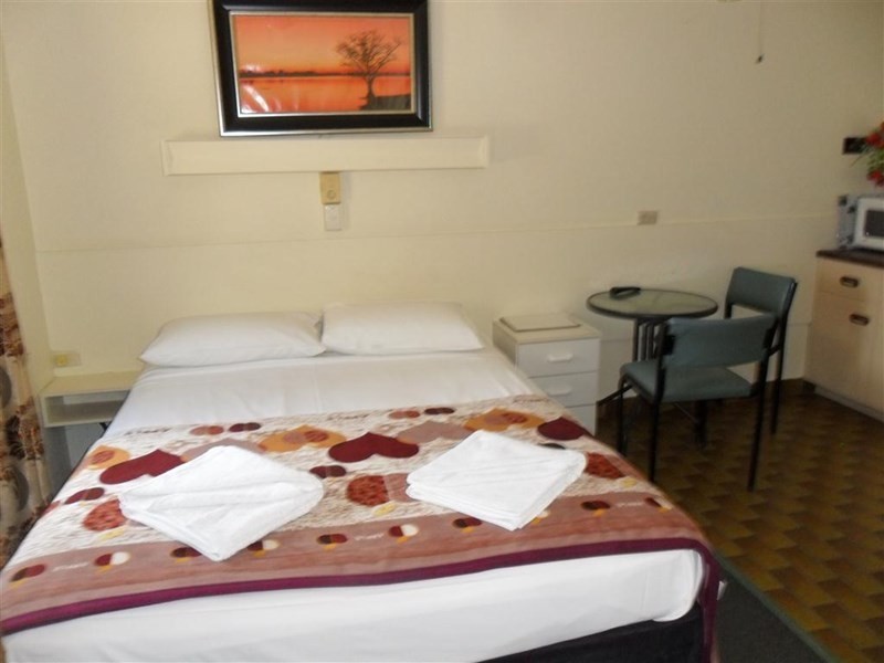 100 Gladstone Road, Allenstown QLD 4700