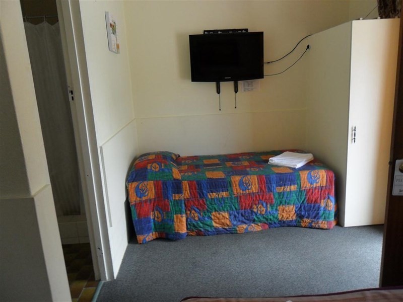 100 Gladstone Road, Allenstown QLD 4700