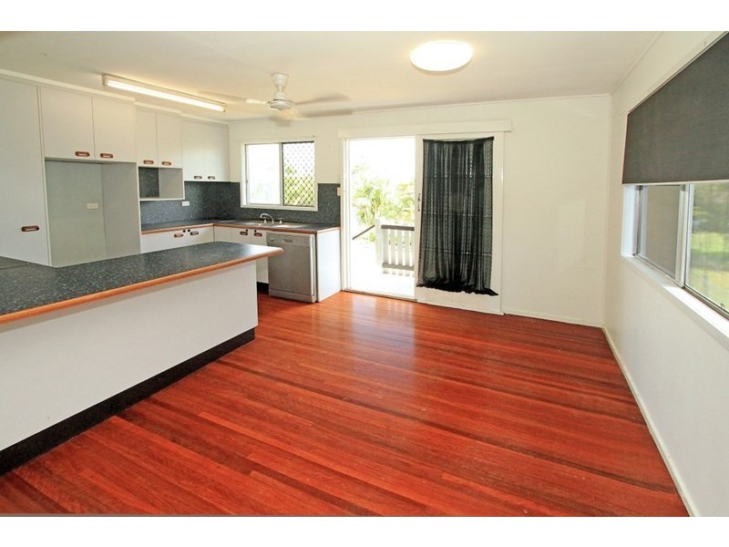 11 Snelling Street, Park Avenue QLD 4701