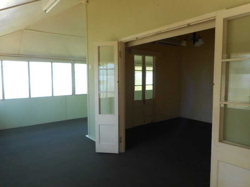 16 Armstrong Street, Berserker QLD 4701