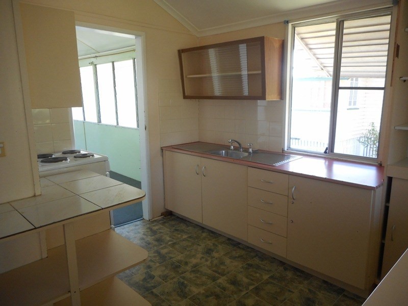 16 Armstrong Street, Berserker QLD 4701