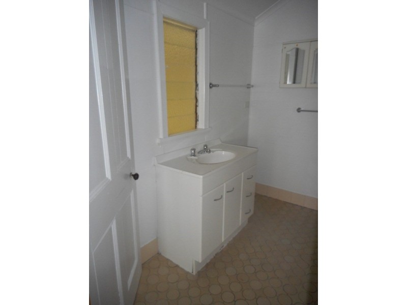 16 Armstrong Street, Berserker QLD 4701