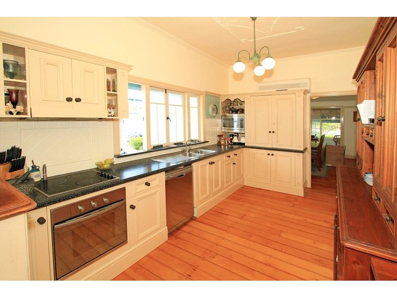 27 Agnes Street, The Range QLD 4700