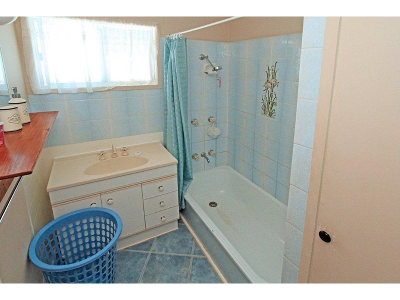 11 Albert Street, Stanwell QLD 4702