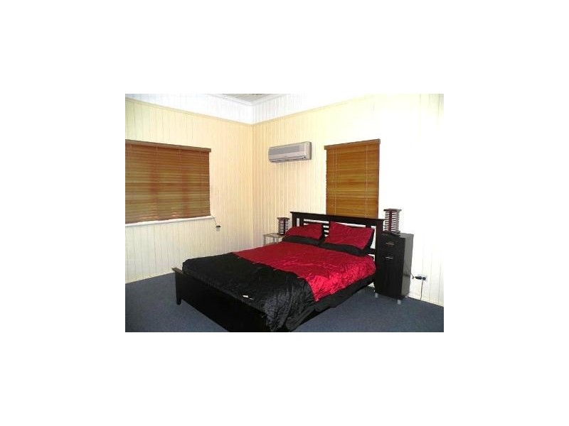 123 Spike Street, Berserker QLD 4701