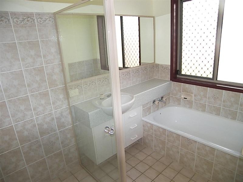 8 Wentworth Terrace, The Range QLD 4700