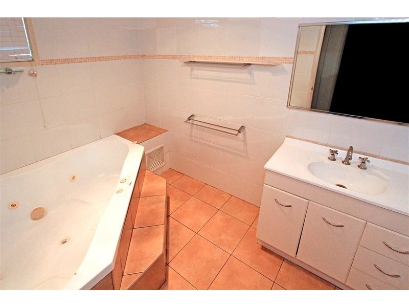 27a Main Street, Park Avenue QLD 4701