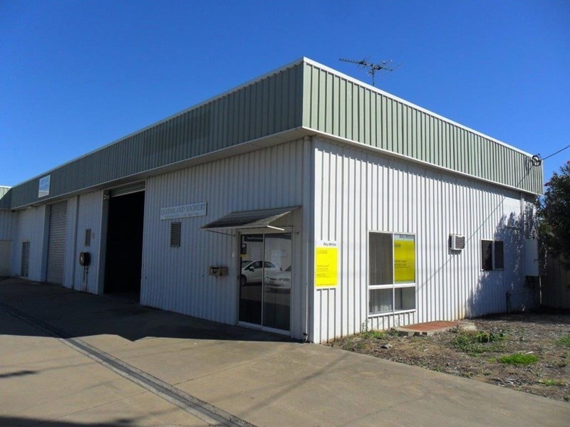 1/8 Robison Street, Park Avenue QLD 4701