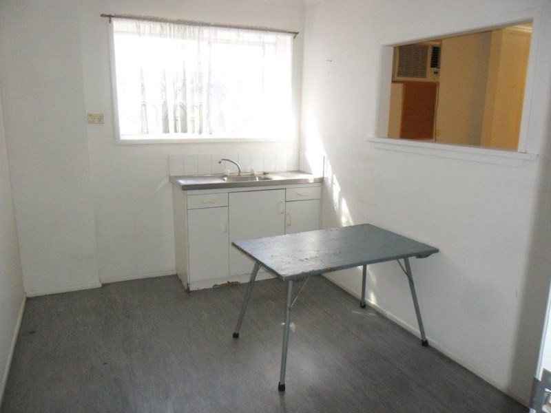 1/8 Robison Street, Park Avenue QLD 4701