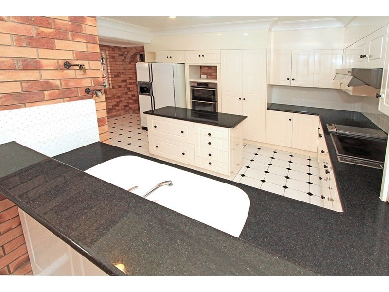 10 Davey Avenue, Frenchville QLD 4701