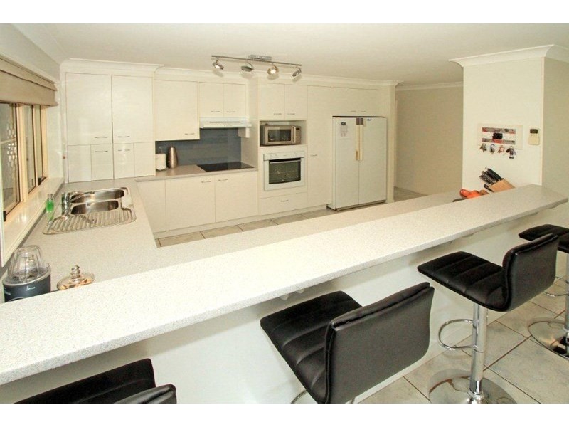 15 Samuel Crescent, Parkhurst QLD 4702