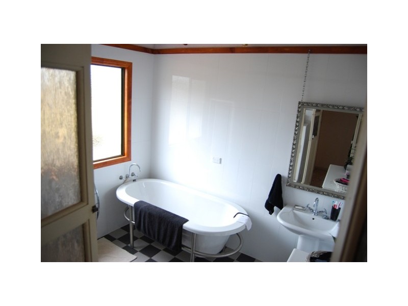 421 Laurel Bank Road, Alton Downs QLD 4702