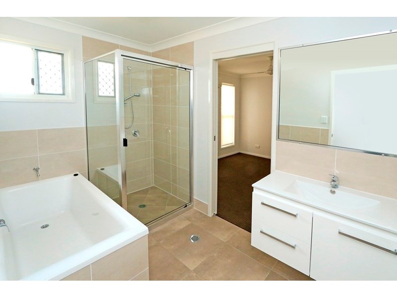 3/15 Card Street, Berserker QLD 4701